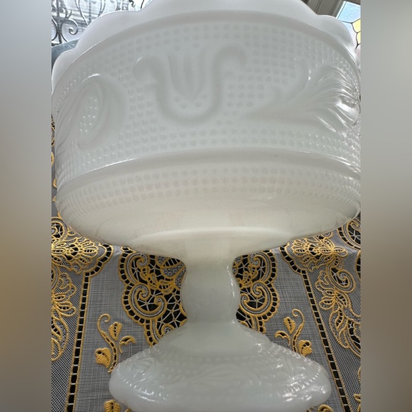 Tulip & Scrolls Milk Glass Compote Pedestal Bowl - Picture 5 of 11